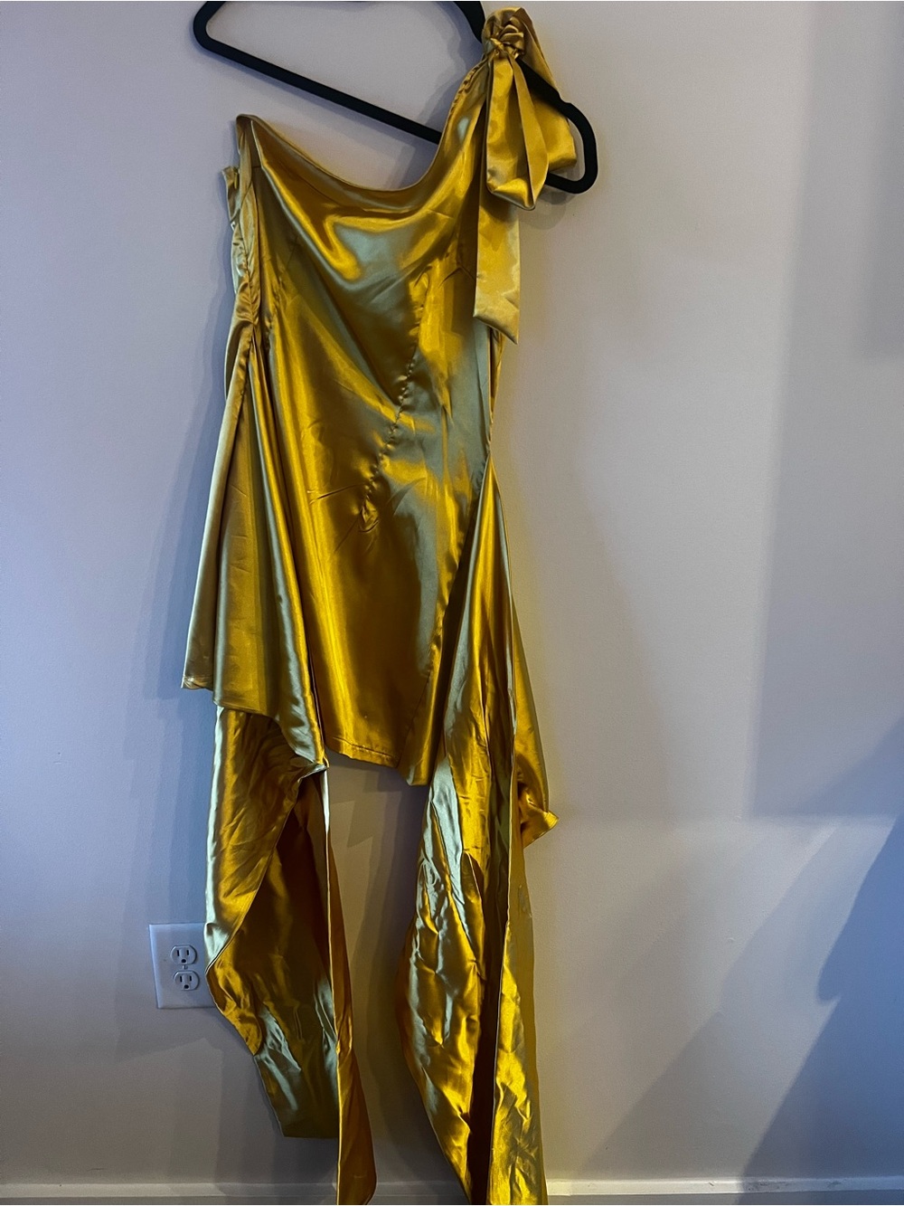 Satin One-Shoulder Asymmetric Dress in Metallic Gold